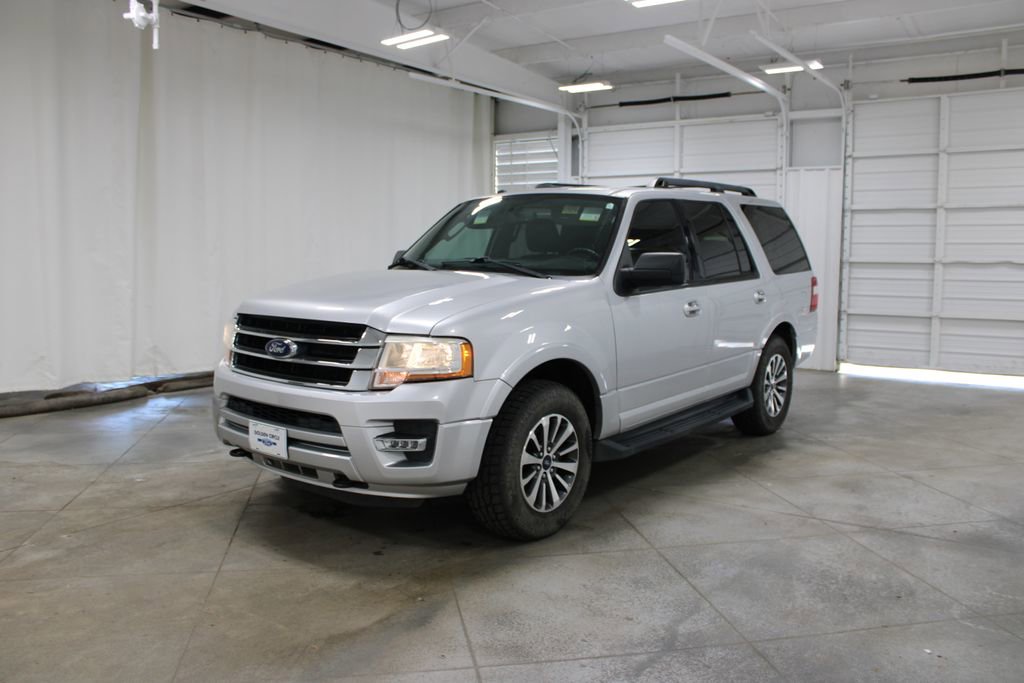 Used 2017 Ford Expedition XLT w/ Equipment Group 201A AWD/4WD image 3