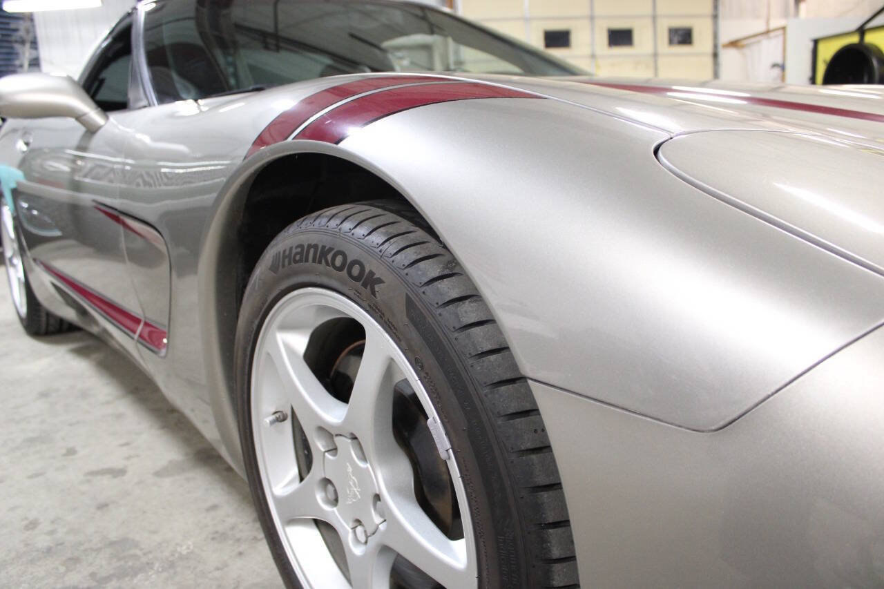 Used 2001 Chevrolet Corvette Coupe w/ Preferred Equipment Group2 RWD image 13