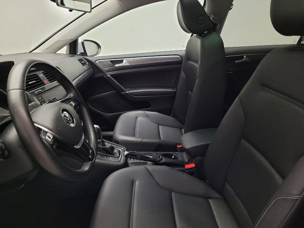 Used 2018 Volkswagen Golf SE image 17