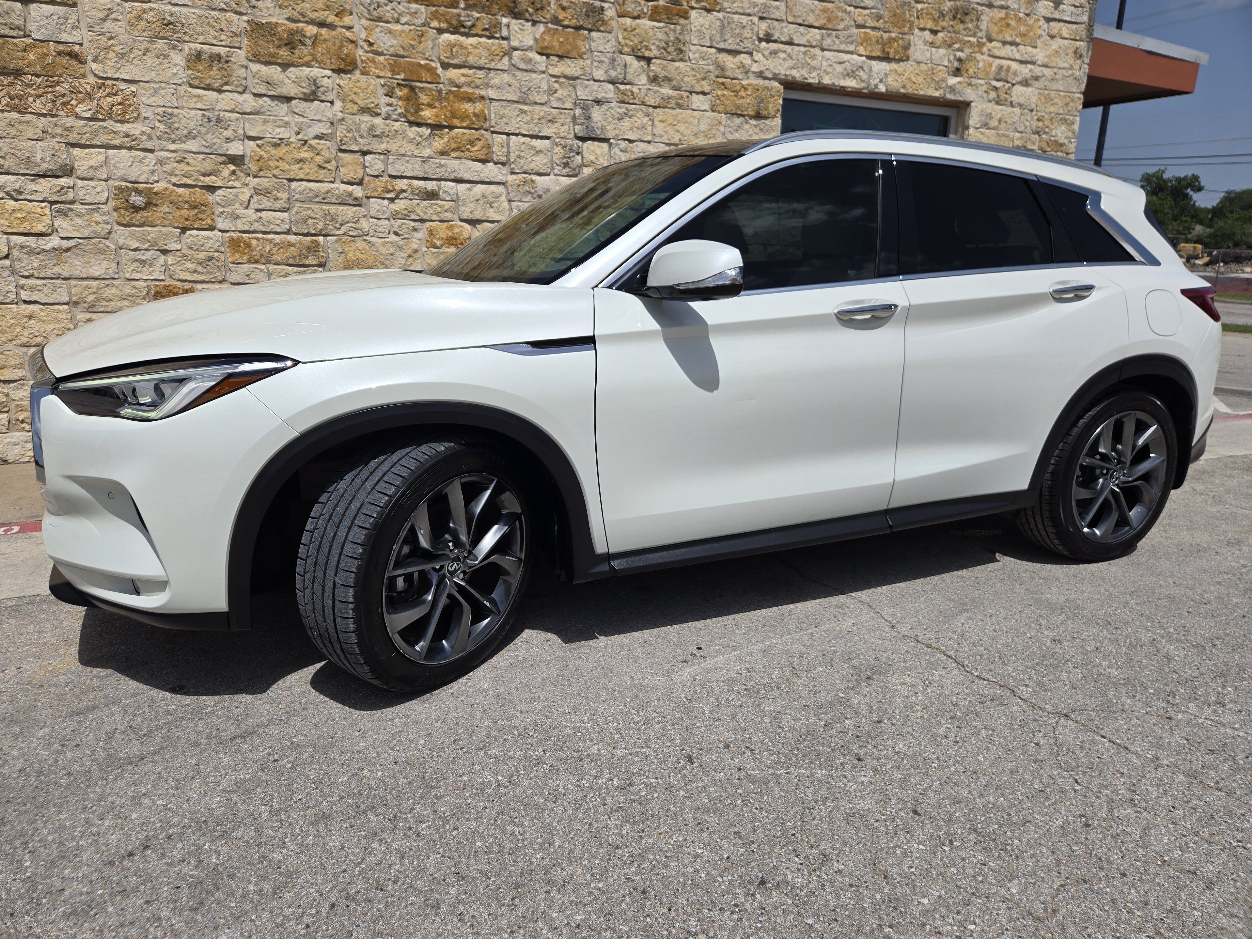 Used 2019 INFINITI QX50 Essential w/ Sensory Package AWD/4WD image 2