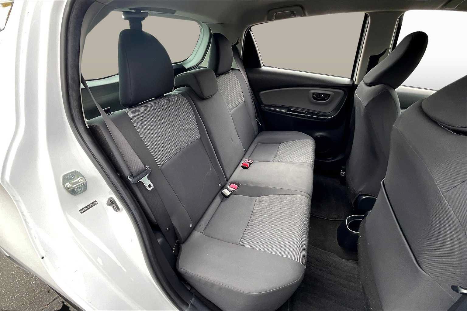 Used 2015 Toyota Yaris L FWD image 17