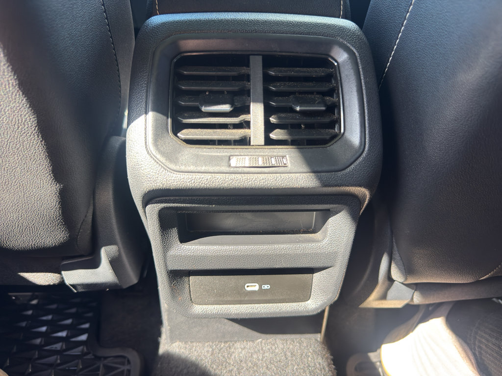 Used 2023 Volkswagen Taos SE w/ Panoramic Sunroof Package FWD image 31