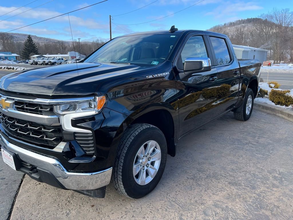 Used 2025 Chevrolet Silverado 1500 LT image 3
