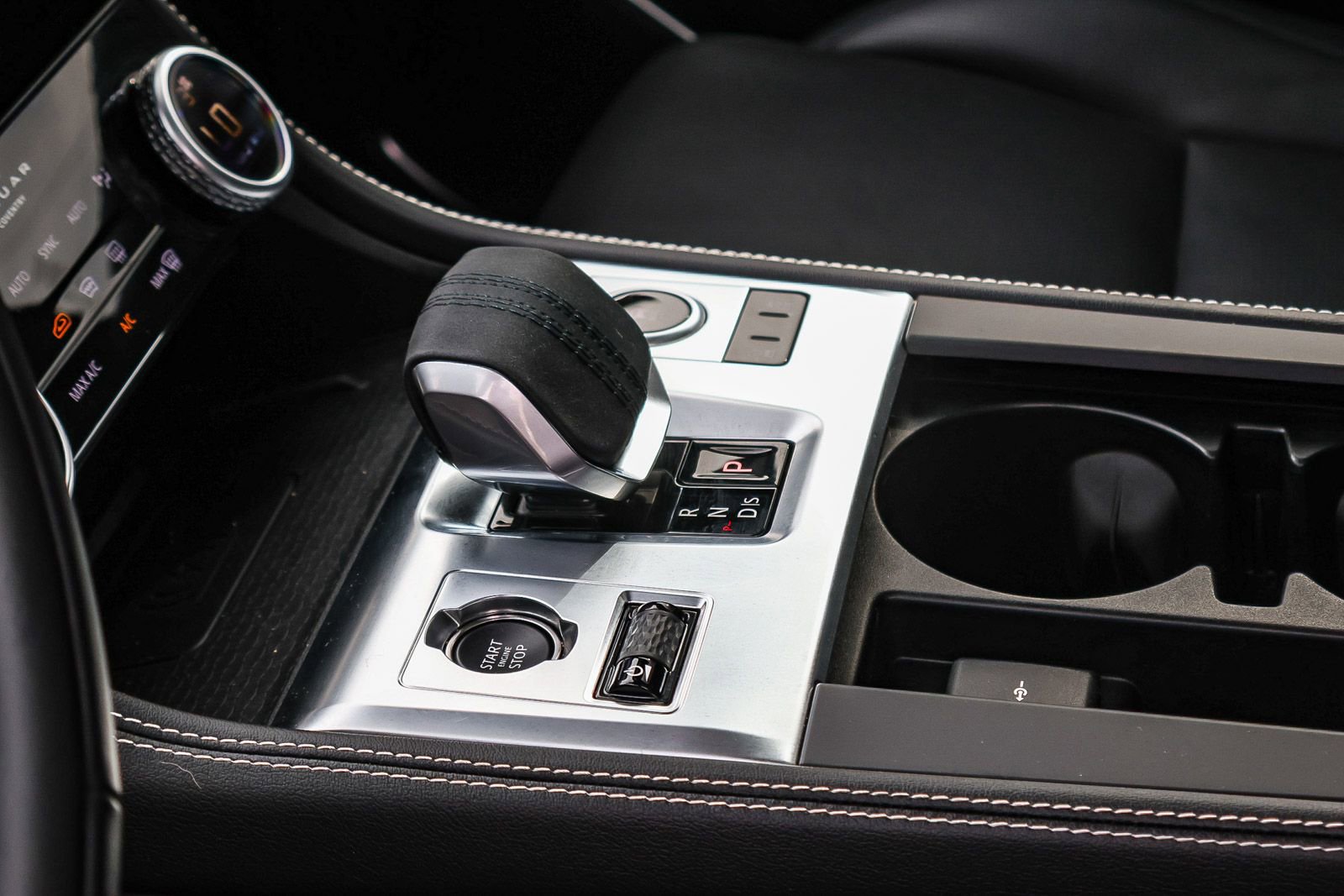 Used 2025 Jaguar F-PACE R-Dynamic S image 30