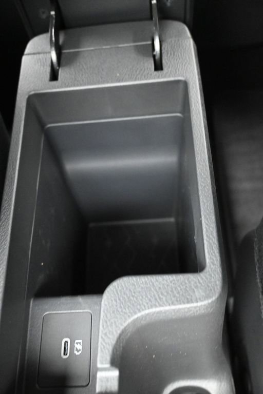 New 2025 Nissan Versa SR w/ Trunk Package FWD image 19