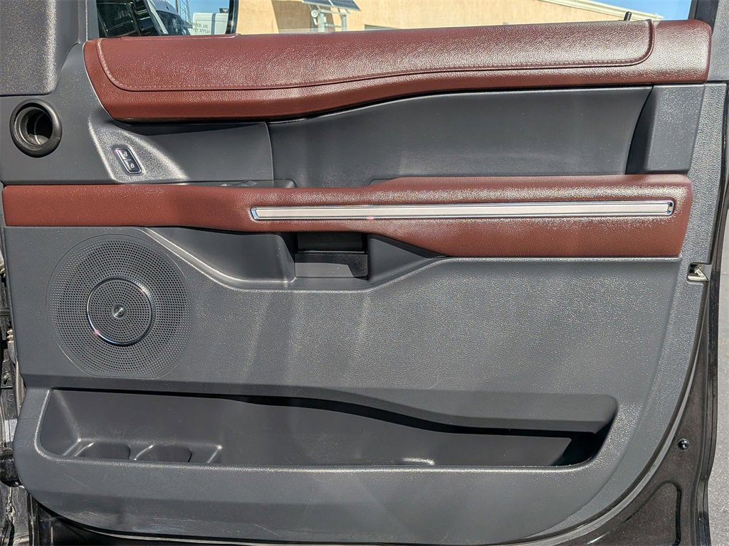 Used 2024 Ford Expedition Limited image 33