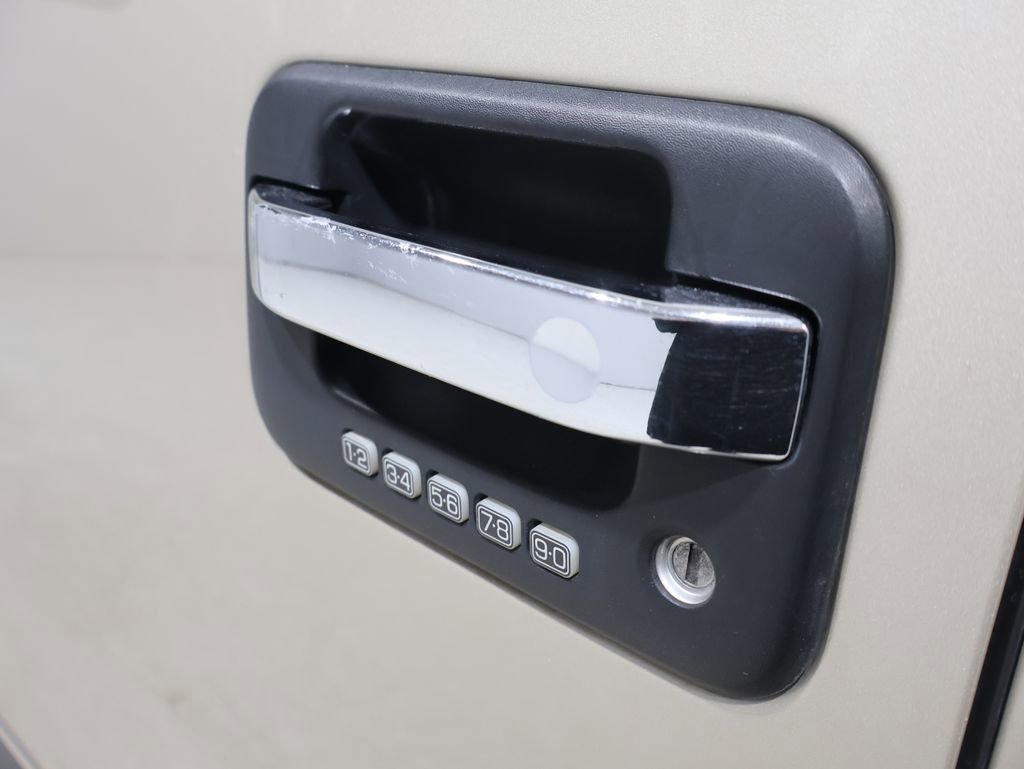 Used 2010 Ford F150 XLT image 11