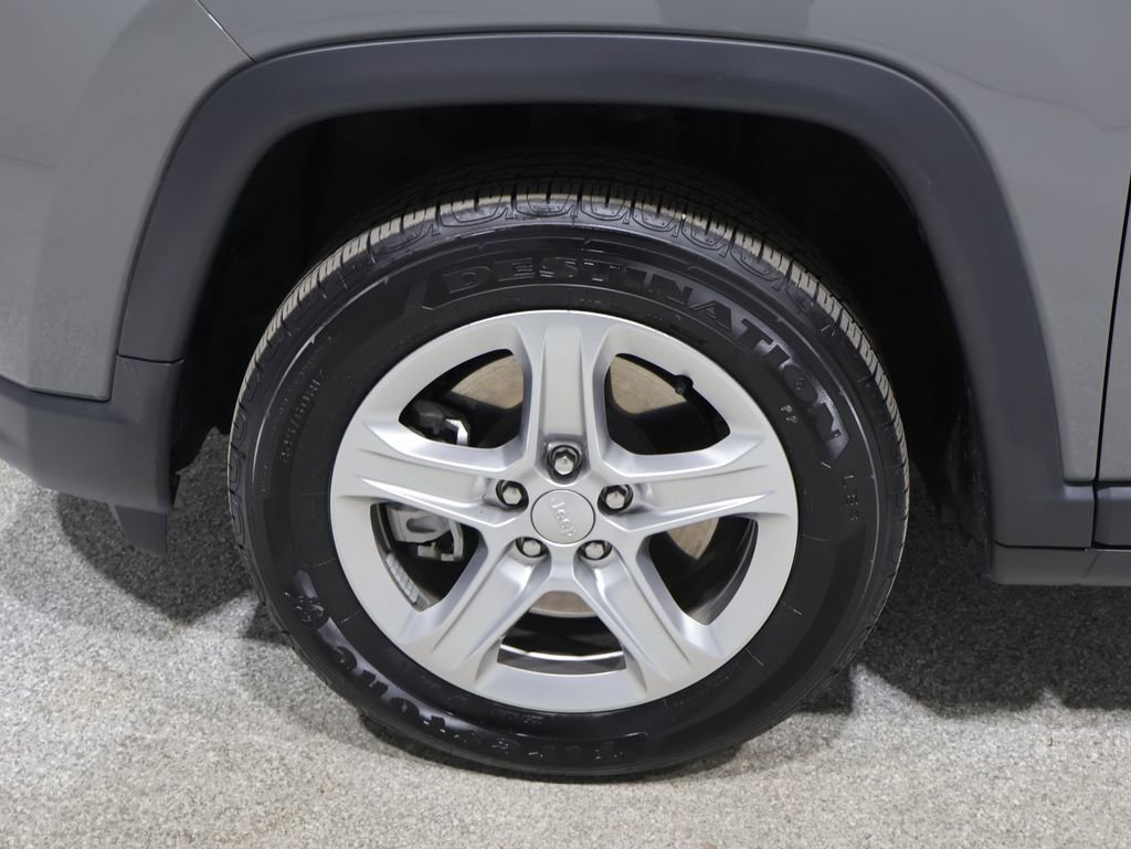 Used 2023 Jeep Compass Latitude w/ Convenience Group AWD/4WD image 9