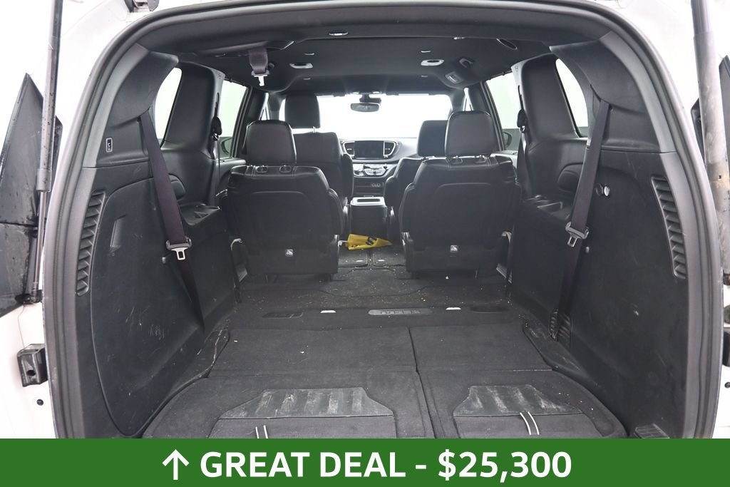 Used 2025 Chrysler Pacifica Select FWD image 17
