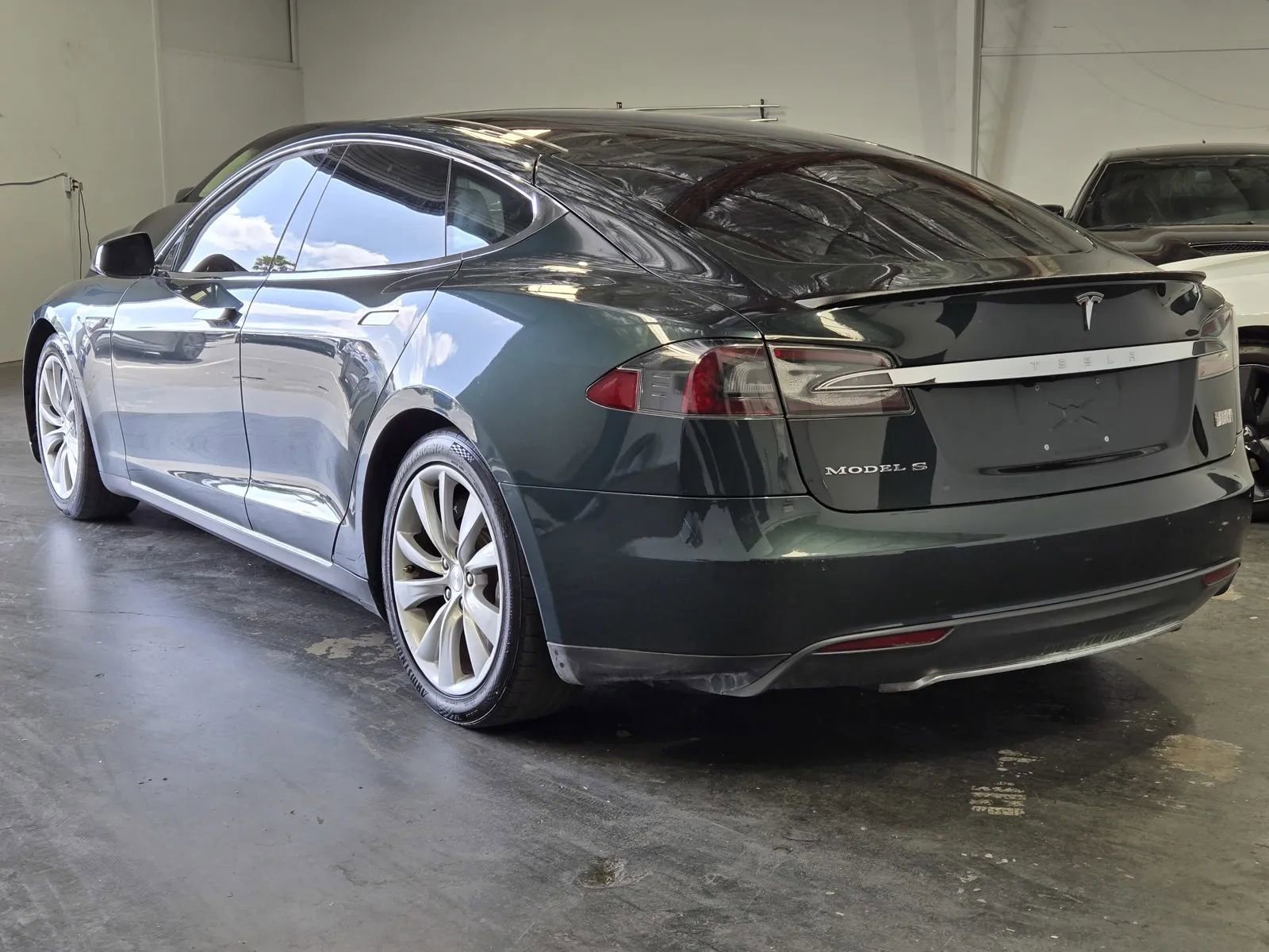 Used 2014 Tesla Model S P85 RWD image 2