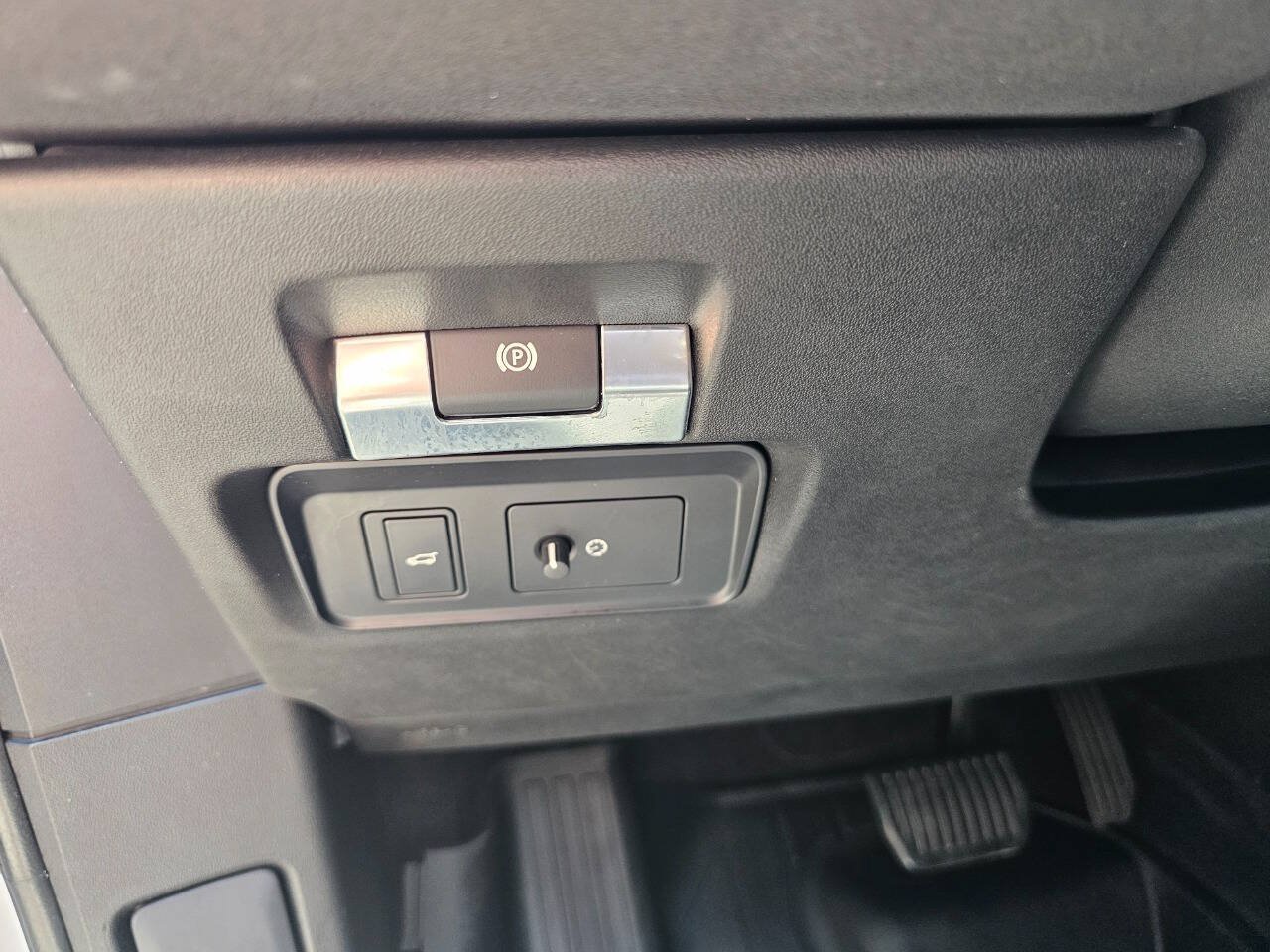 Used 2020 Land Rover Range Rover Evoque SE AWD/4WD image 17