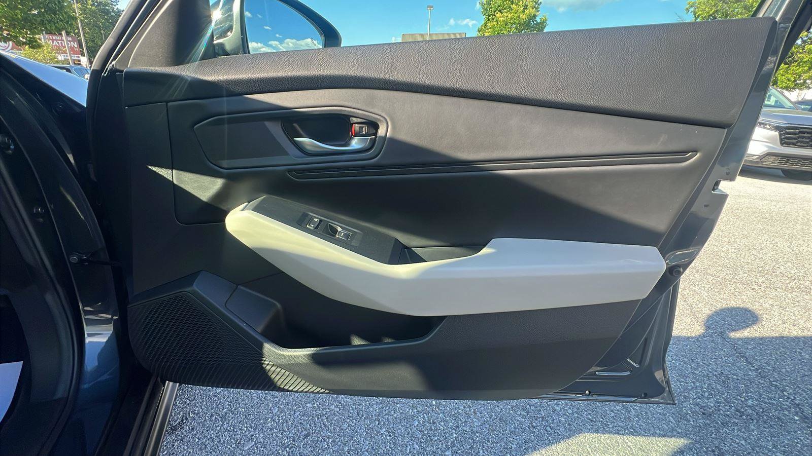 Used 2025 Honda Accord SE image 12
