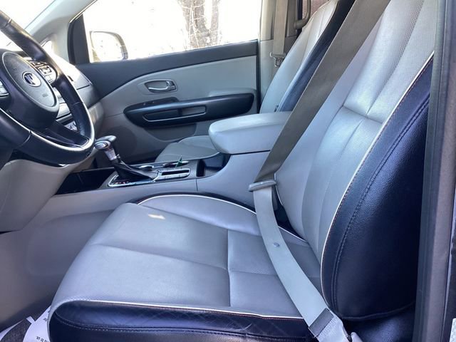Used 2019 Kia Sedona EX image 3