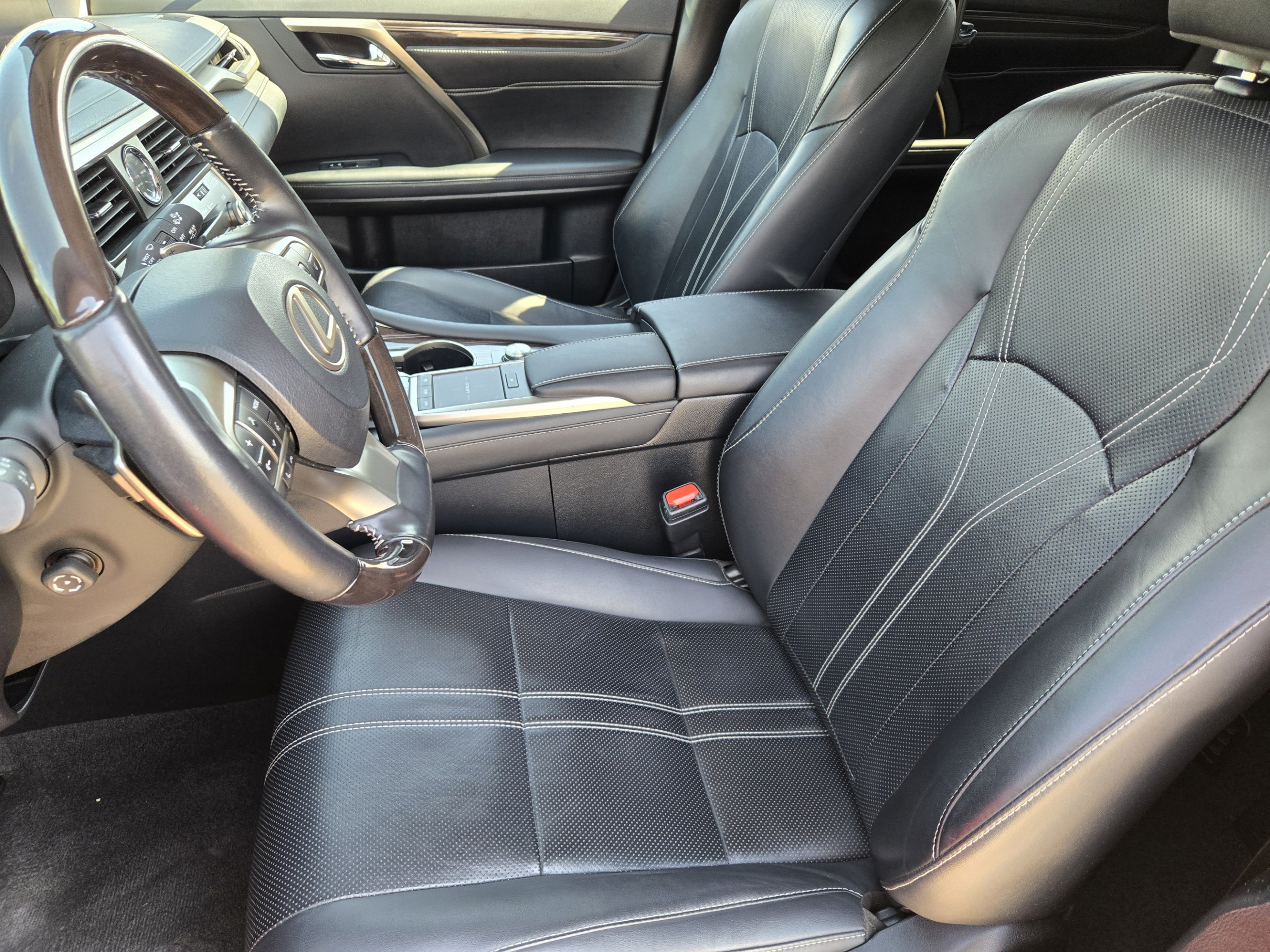 Used 2022 Lexus RX 450hL Luxury w/ Cold Area Package (CK) AWD/4WD image 9