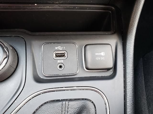 Used 2022 Jeep Cherokee Latitude Lux AWD/4WD image 25