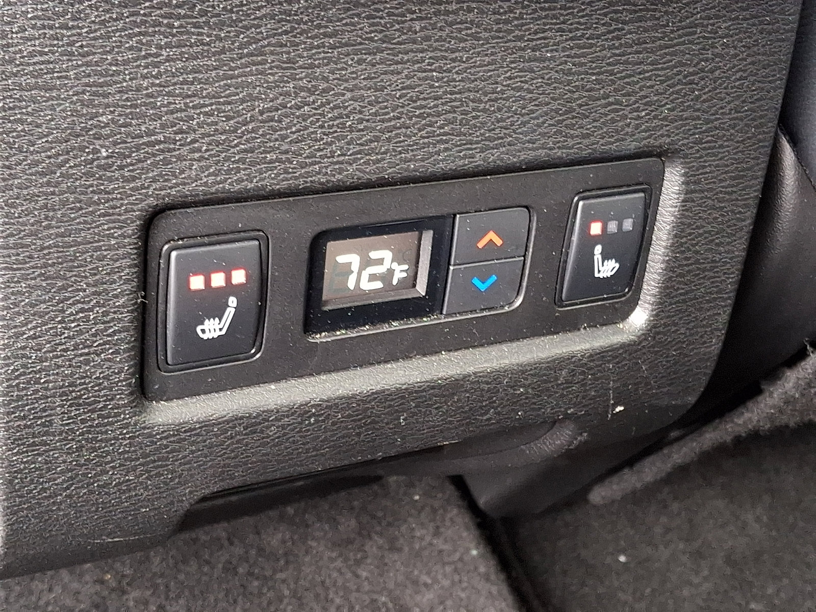 Used 2025 Mitsubishi Outlander AWD image 12