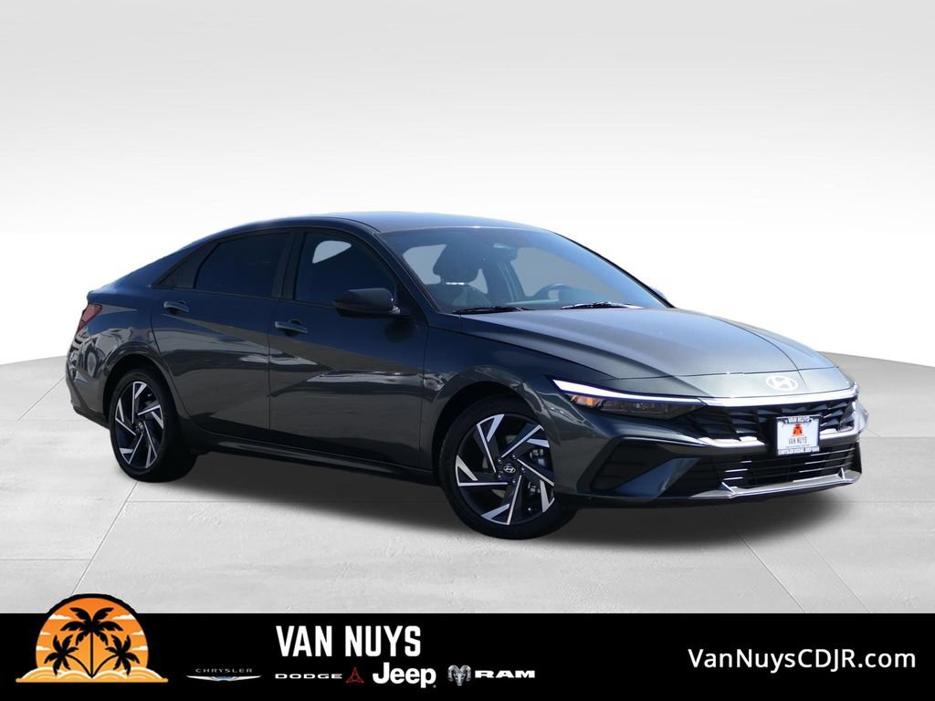 Used 2025 Hyundai Elantra Sport FWD image 1