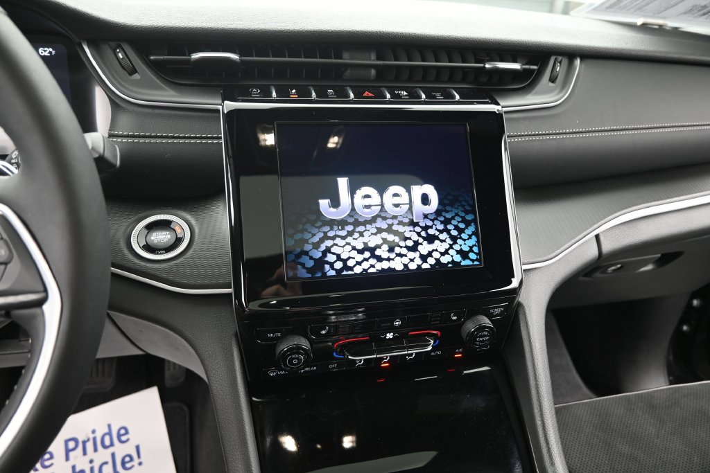 Used 2025 Jeep Grand Cherokee L Altitude AWD/4WD image 38