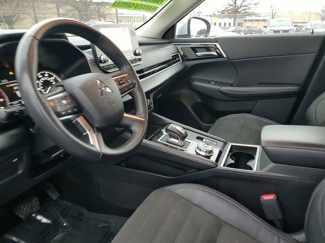 Used 2023 Mitsubishi Outlander SE image 9