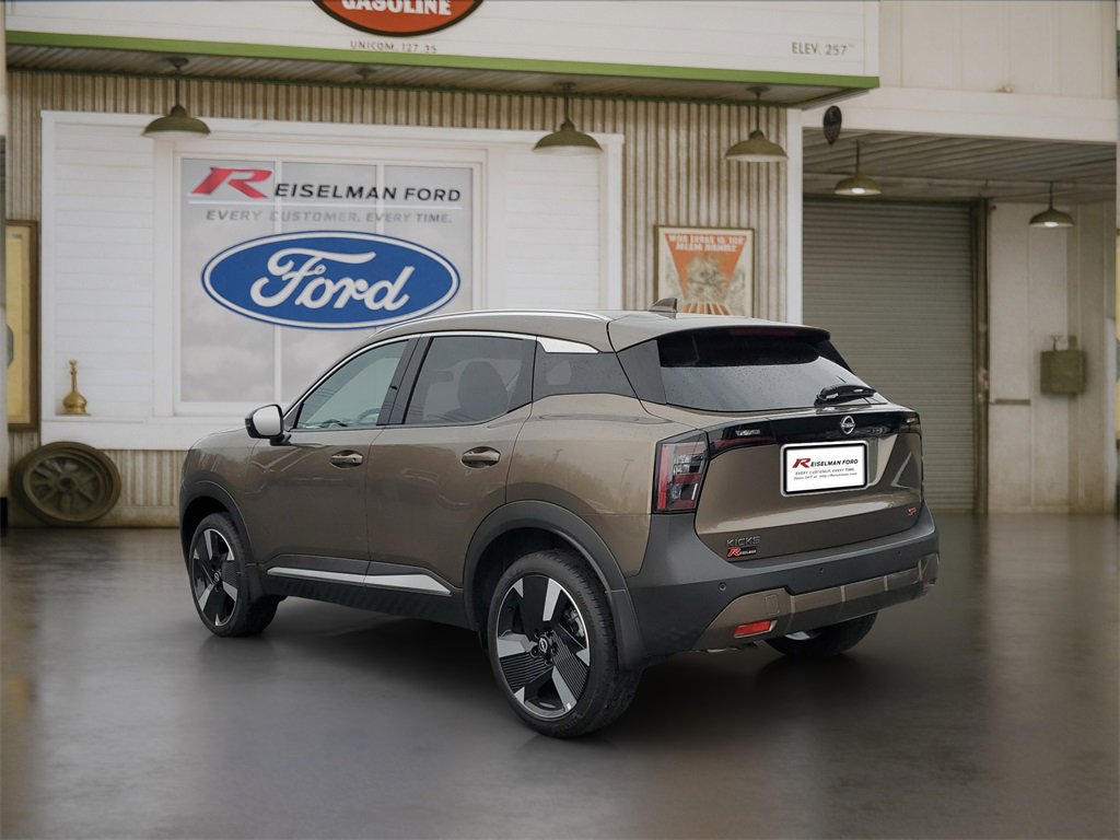 Used 2025 Nissan Kicks SR image 3
