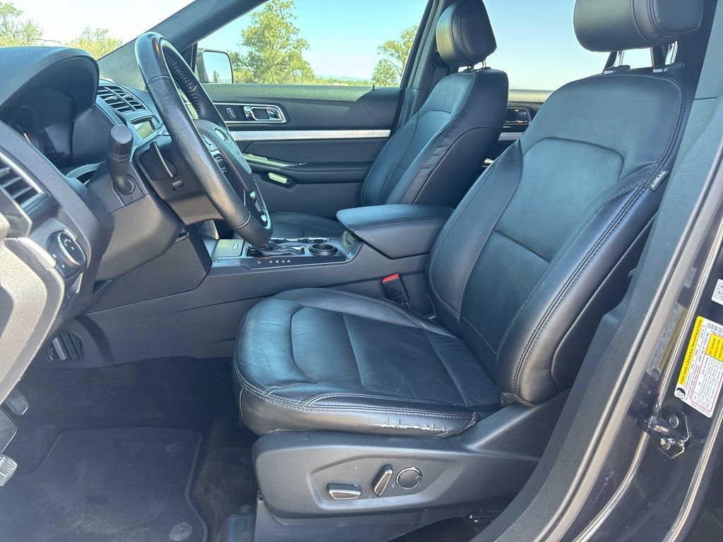 Used 2017 Ford Explorer XLT w/ Equipment Group 202A FWD image 10