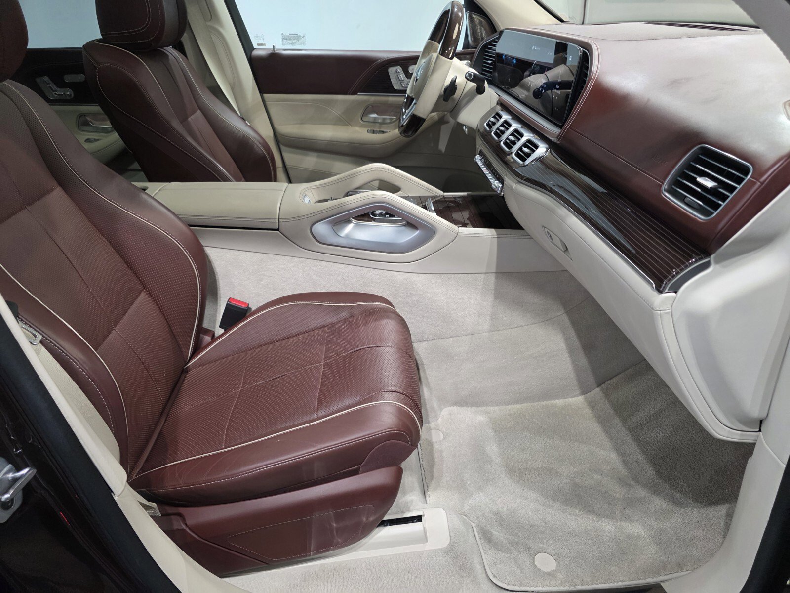 Used 2023 Mercedes-Benz Maybach GLS 600 4MATIC image 23