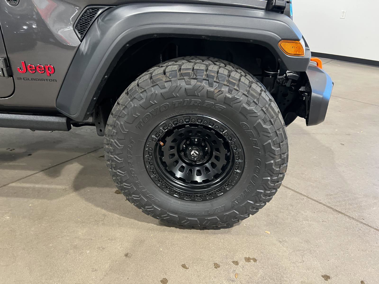 Used 2025 Jeep Gladiator Sport image 35