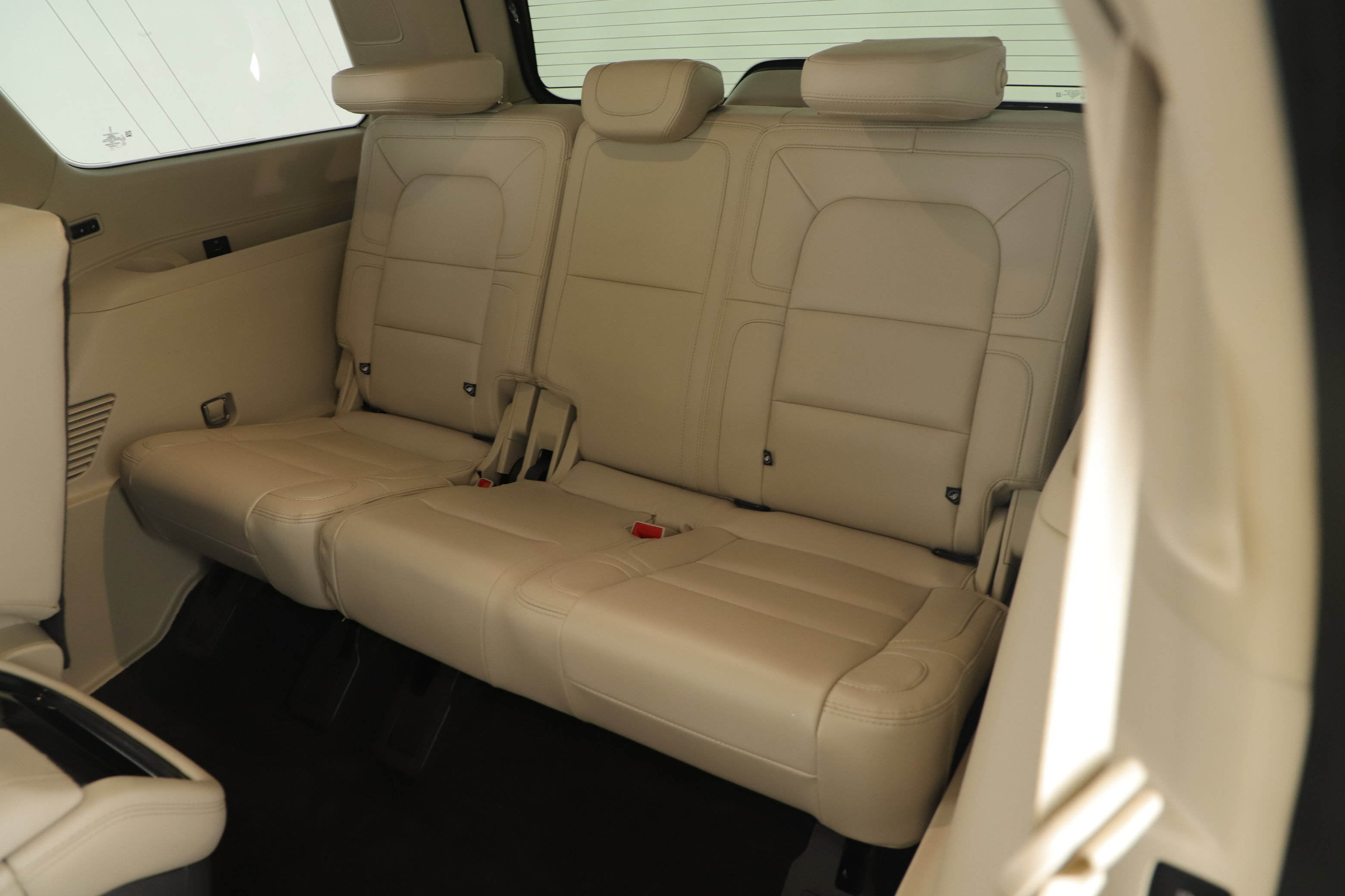 Certified 2021 Lincoln Navigator Reserve w/ Luxury Package image 25