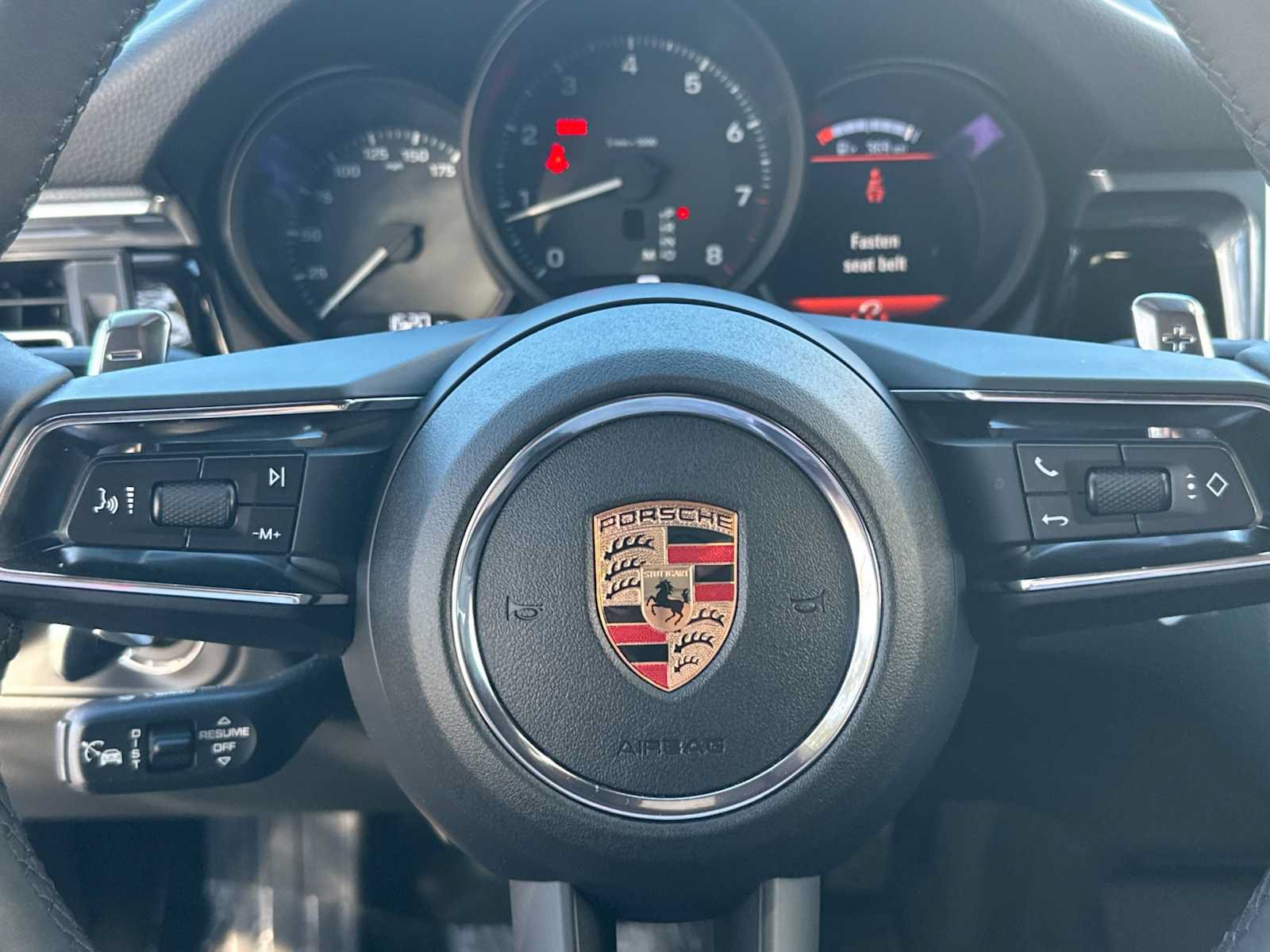 Certified 2025 Porsche Macan AWD/4WD image 25