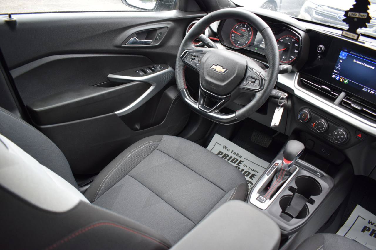 Used 2026 Chevrolet Trax RS w/ Sunroof Package FWD image 16