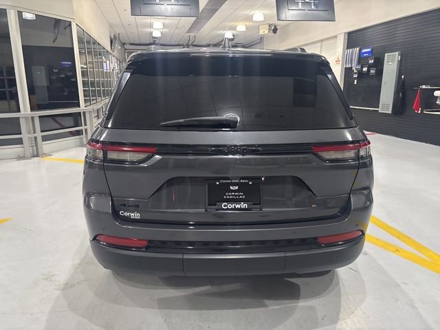 Used 2023 Jeep Grand Cherokee Altitude AWD/4WD image 8
