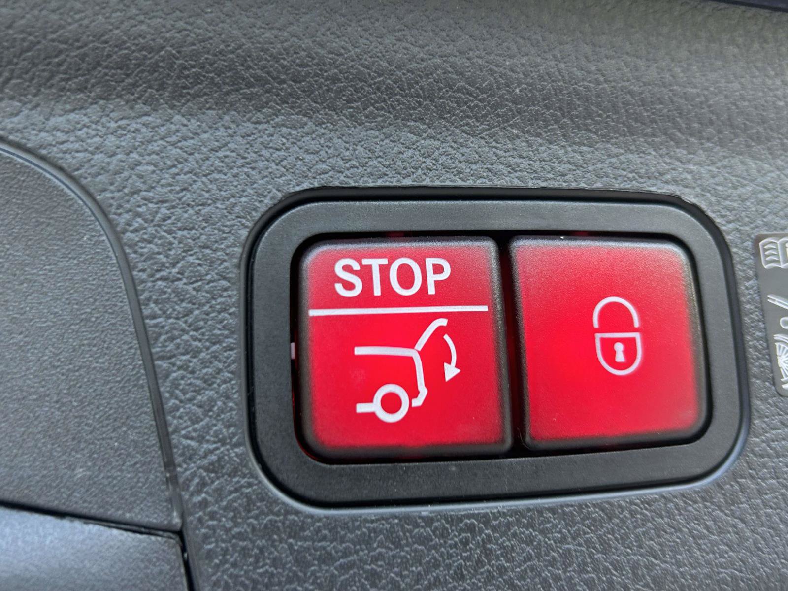 Certified 2025 Mercedes-Benz GLE 350 4MATIC image 11