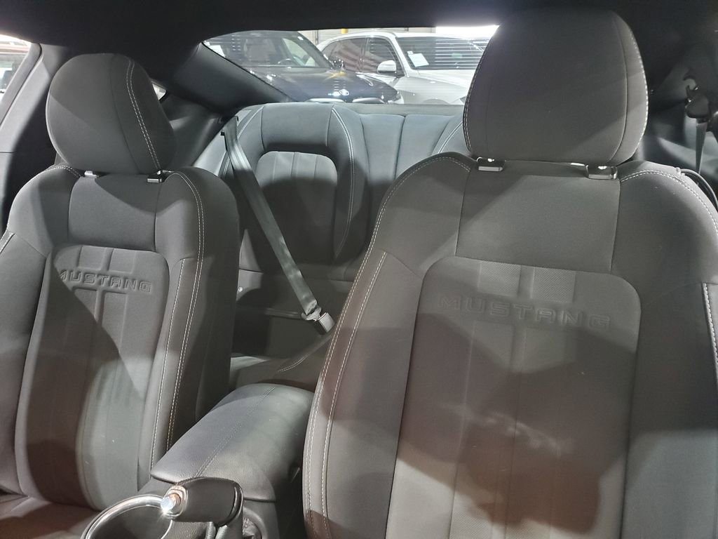 Used 2019 Ford Mustang EcoBoost image 31