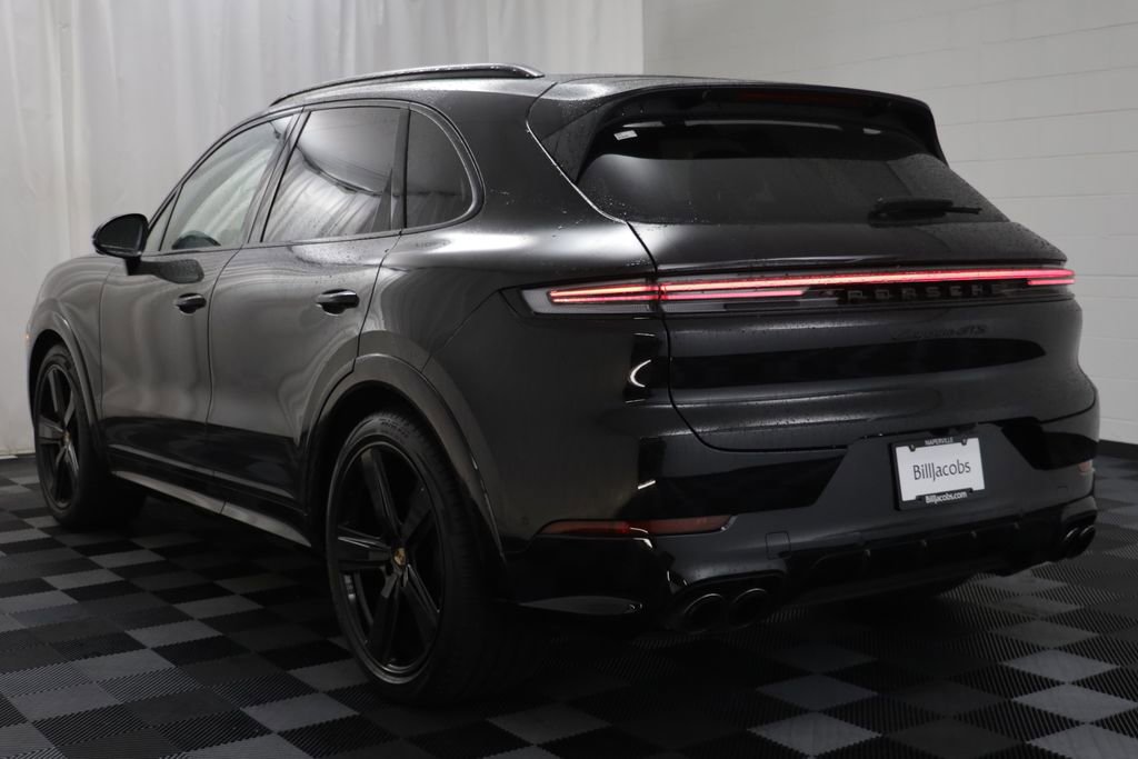 Used 2025 Porsche Cayenne GTS AWD/4WD image 16