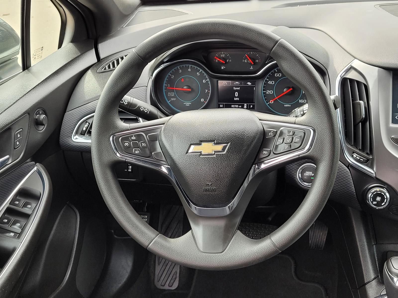 Used 2018 Chevrolet Cruze LT w/ Convenience Package FWD image 17