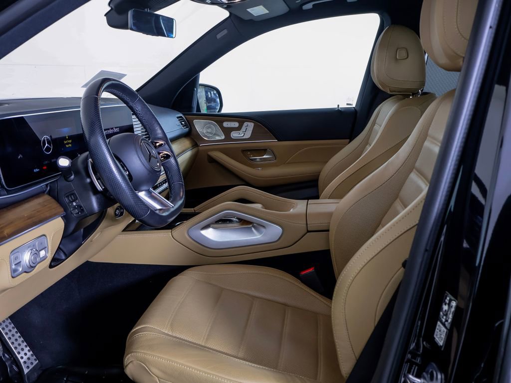 Used 2024 Mercedes-Benz GLS 580 4MATIC image 4