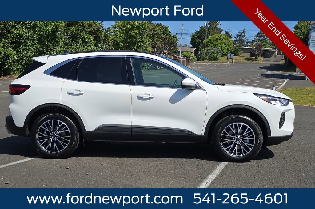 New 2025 Ford Escape SE w/ Class II Trailer Tow Package image 2