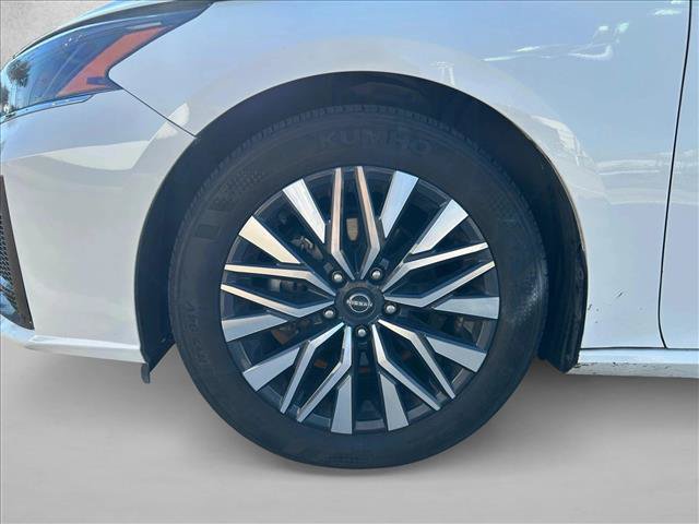 Used 2025 Nissan Altima 2.5 SV FWD image 18