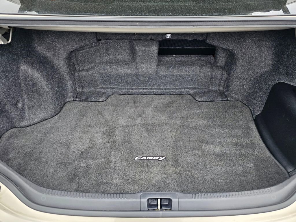 Used 2014 Toyota Camry LE FWD image 14