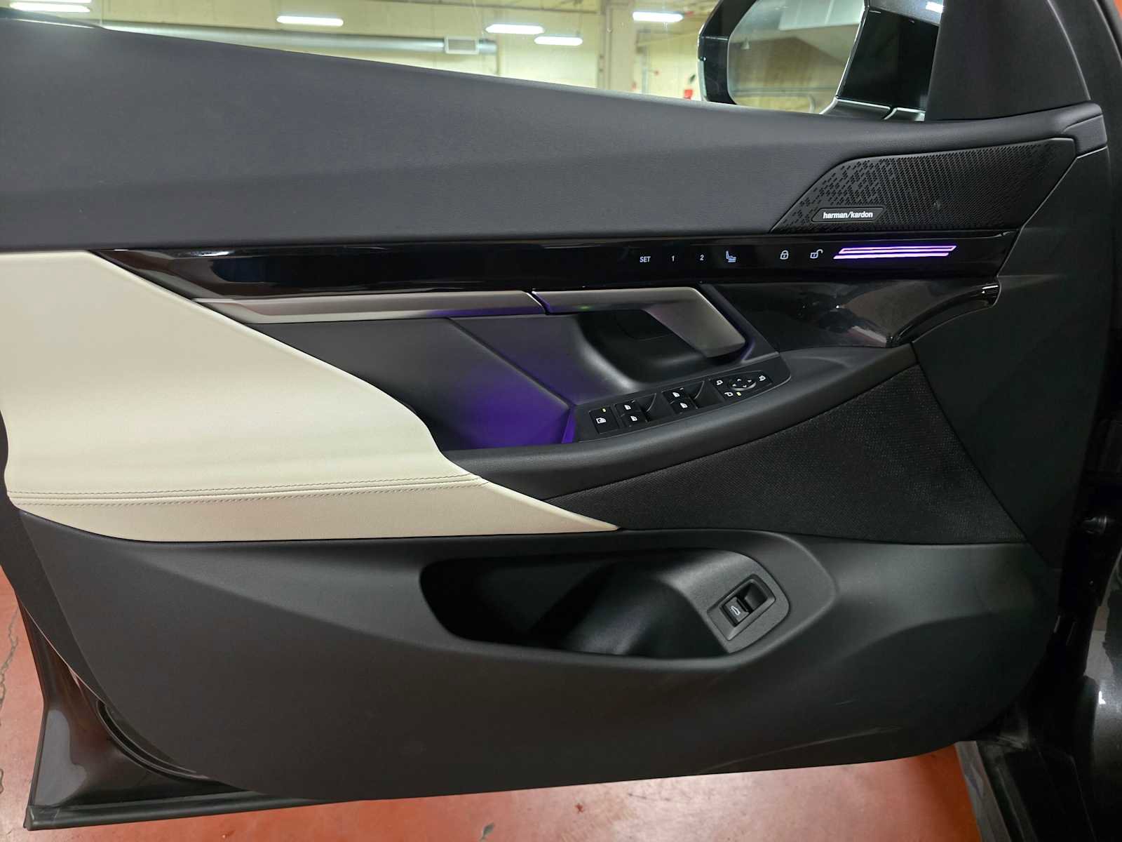 Used 2024 BMW 530i xDrive w/ Convenience Package image 43