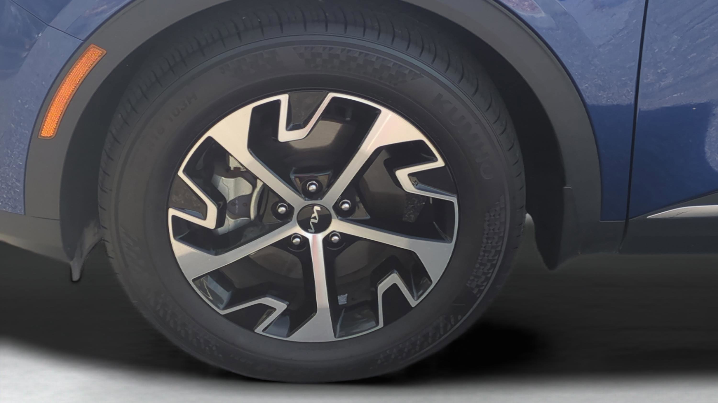 Certified 2024 Kia Sportage EX image 11