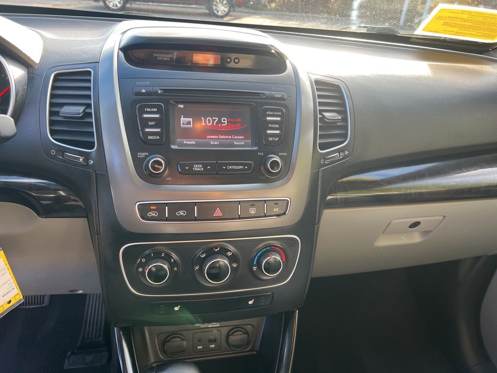 Used 2015 Kia Sorento LX image 18