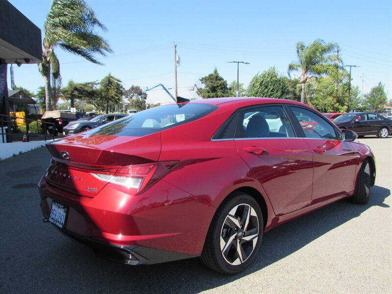 Used 2023 Hyundai Elantra Limited FWD image 9