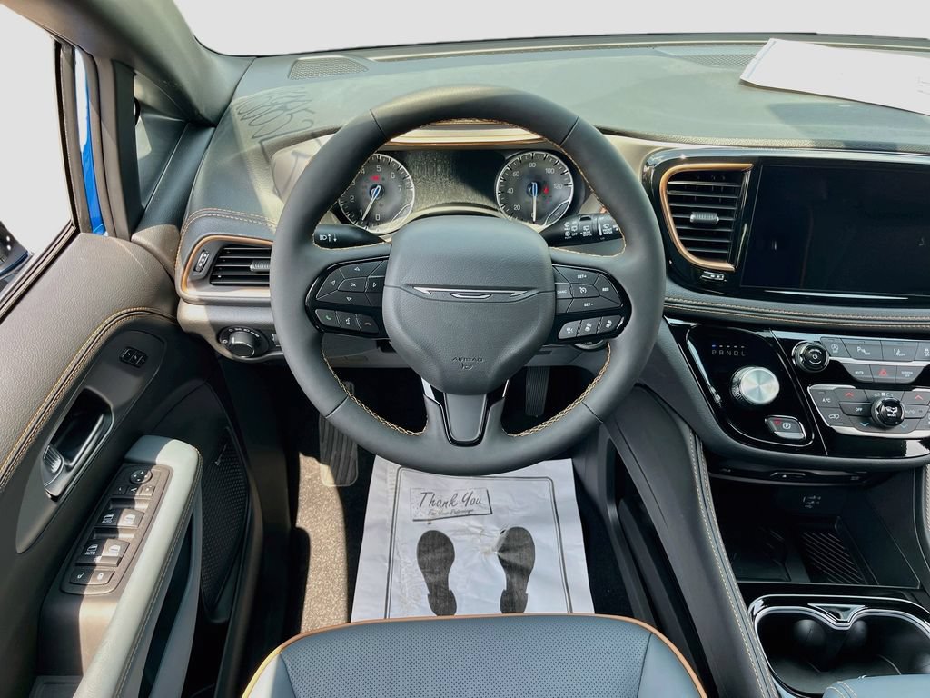 New 2027 Chrysler Pacifica Pinnacle w/ Theater Group FWD image 21
