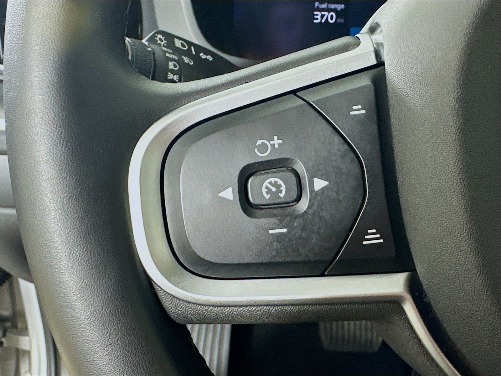 Certified 2025 Volvo XC60 B5 Core AWD/4WD image 18
