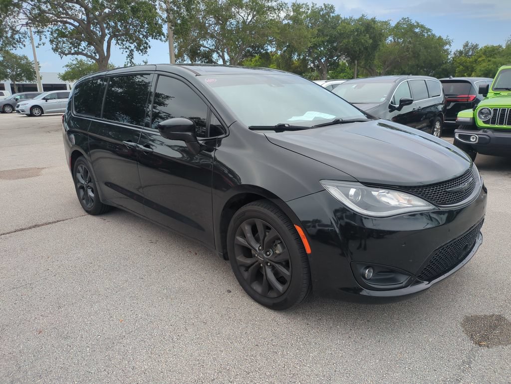 Used 2020 Chrysler Pacifica Touring w/ Advanced Safetytec Group FWD image 2