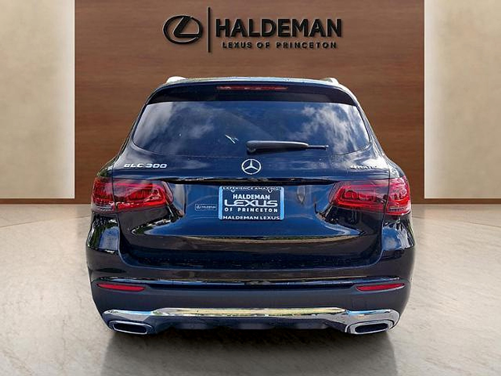 Used 2020 Mercedes-Benz GLC 300 4MATIC image 5