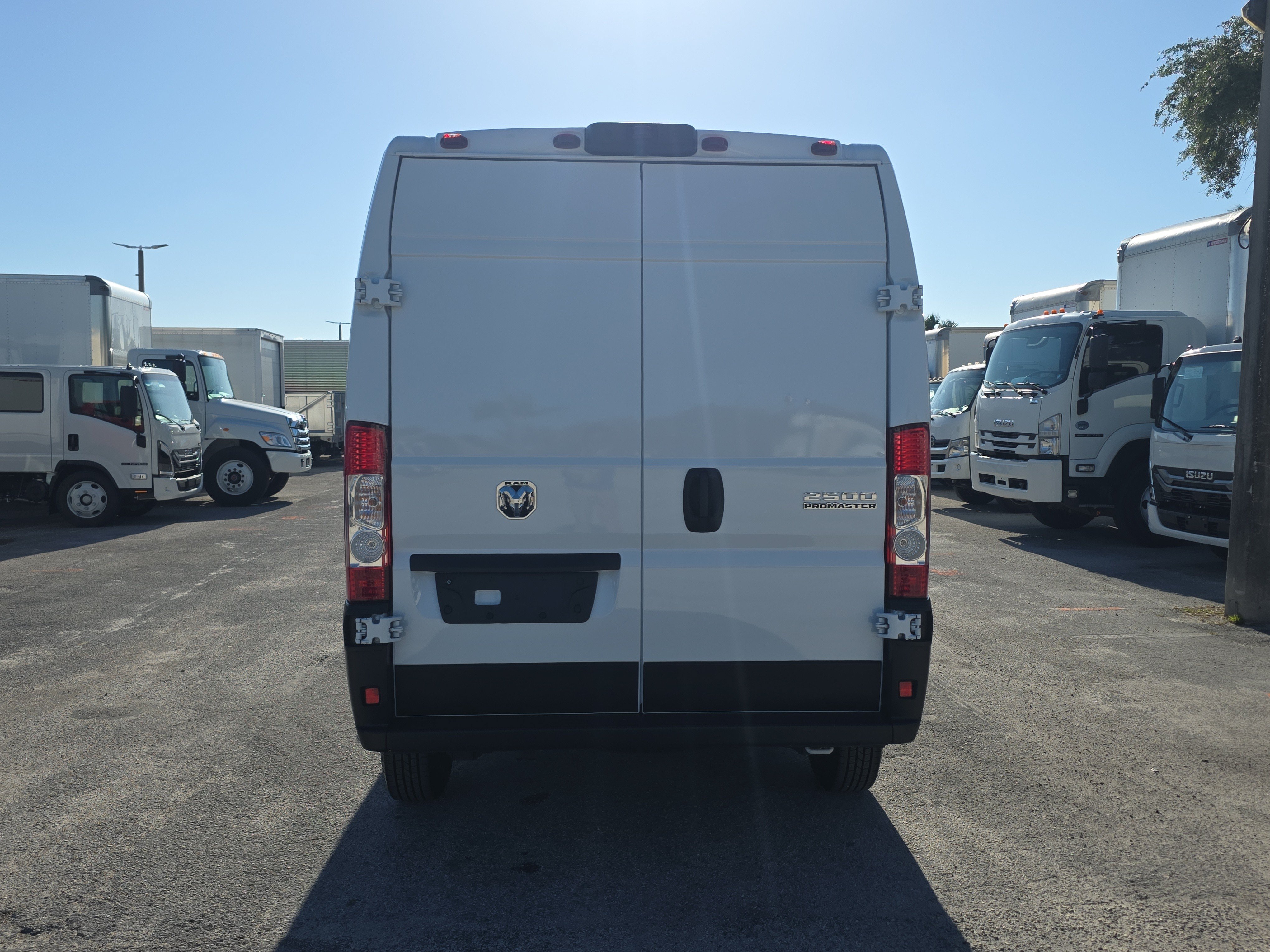 Used 2025 RAM ProMaster 2500 w/ Convenience Group FWD image 6