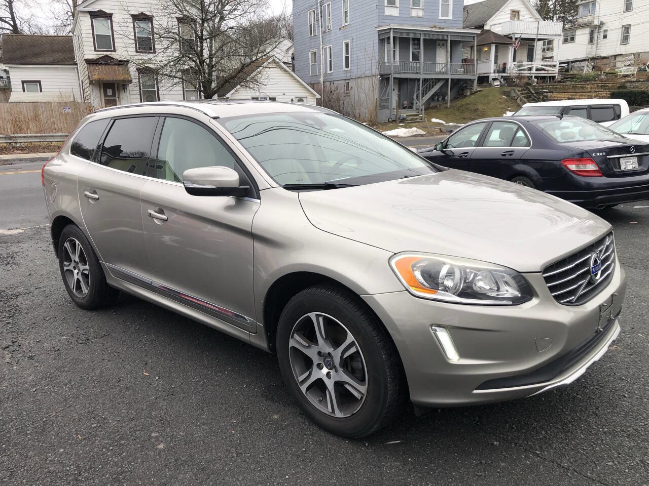 Used 2015 Volvo XC60 T6 image 1