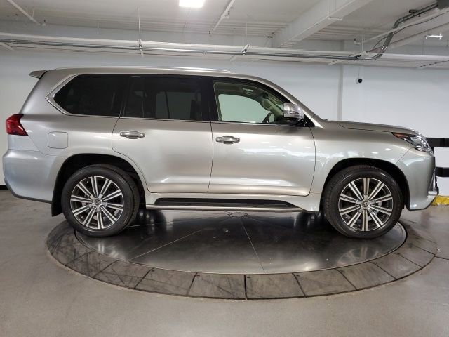 Used 2017 Lexus LX 570 4WD w/ Luxury Package image 10